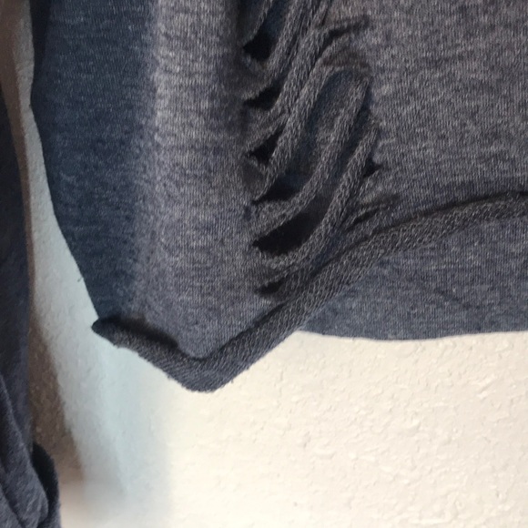 🗣Cute distressed box cut sweater - Picture 5 of 7